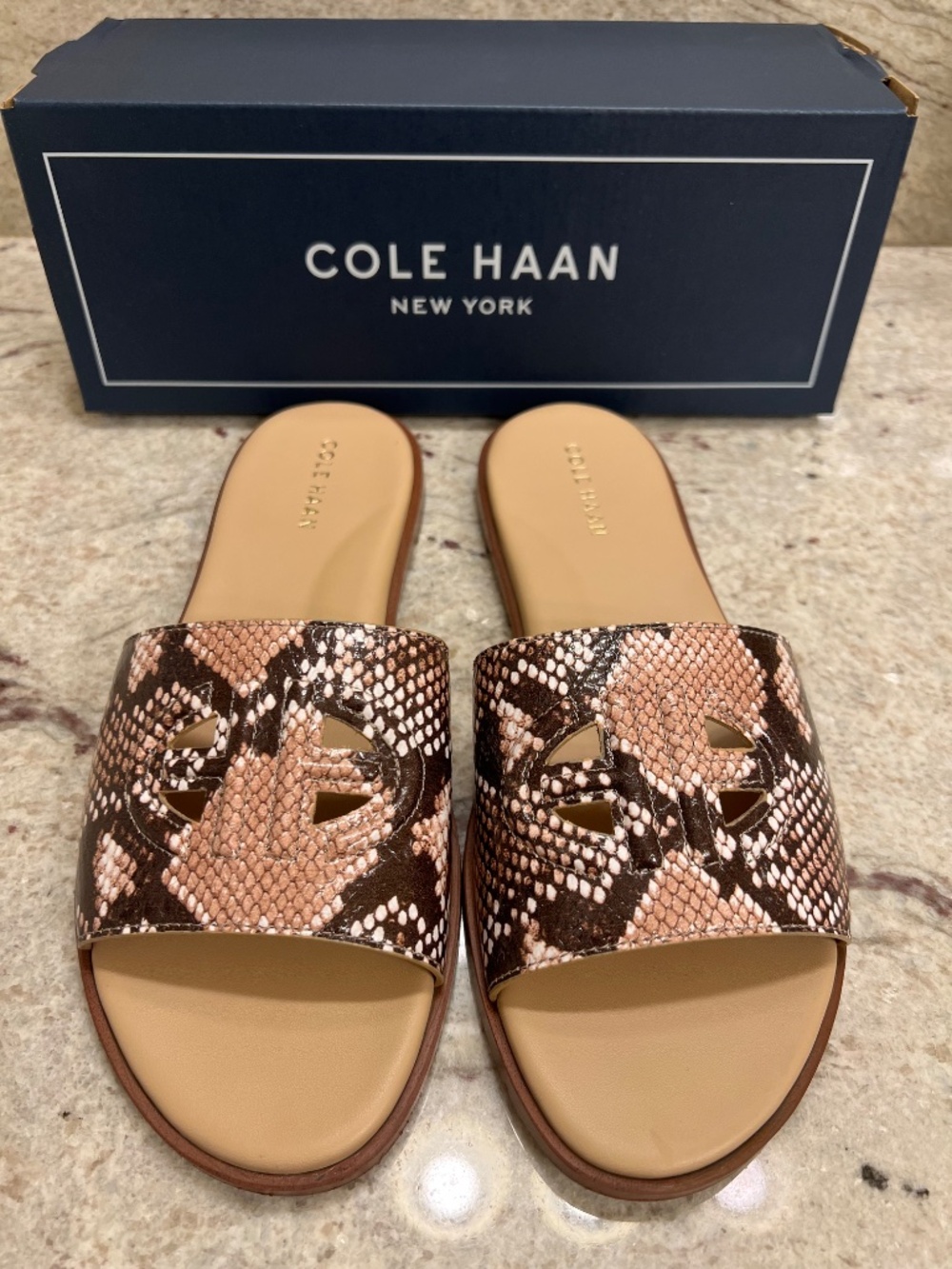 NWT Cole Haan Flynn Logo sandal Snake print Sz 8.5 - Picture 4 of 5